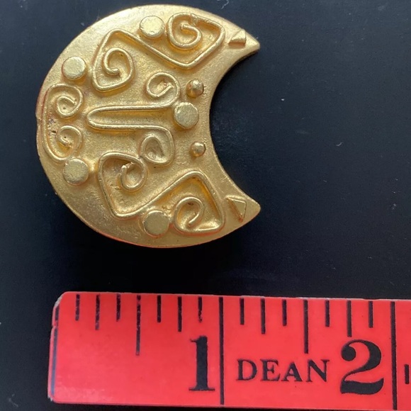 VINTAGE 1980s ERWIN PEARL MATTE GOLD ETRUSCAN CRESCENT MOON CLIP ON EARRINGS EUC - Picture 6 of 6